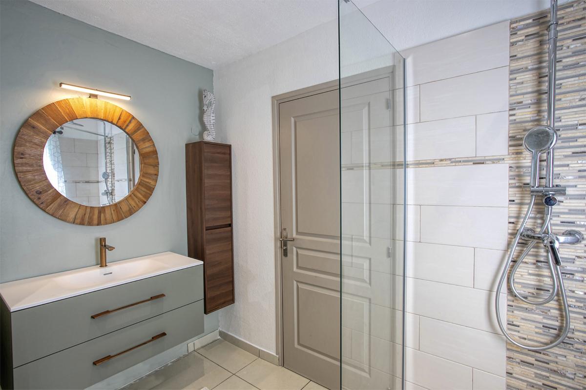 A louer villa 4 chambres Mont Vernon Saint Martin_ Salle d'eau - 26